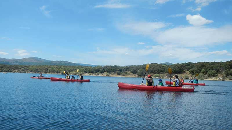 Alquiler de piraguas triple en el embalse de riosequillo