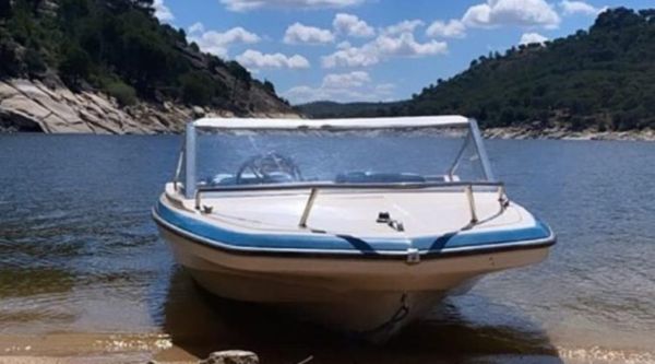 barcos sin licencia en el Pantano de San Juan