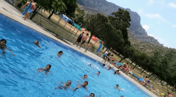 Piscina viaje de fin de curso en Navacerrada