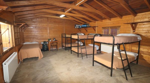 Zona interior de los bungalow de fina los almorchones