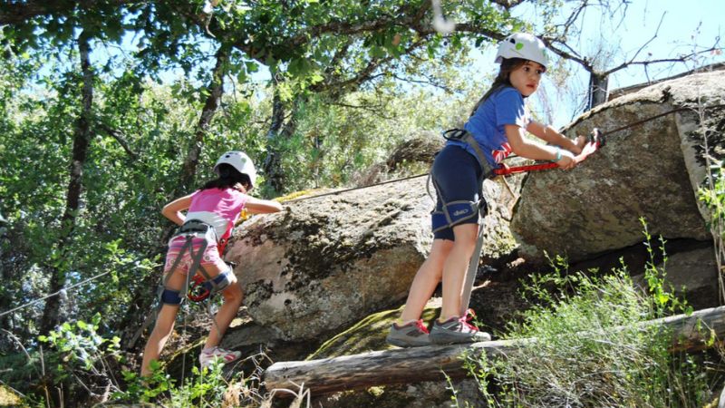 Escalada en el viaje escolar en el burguillo