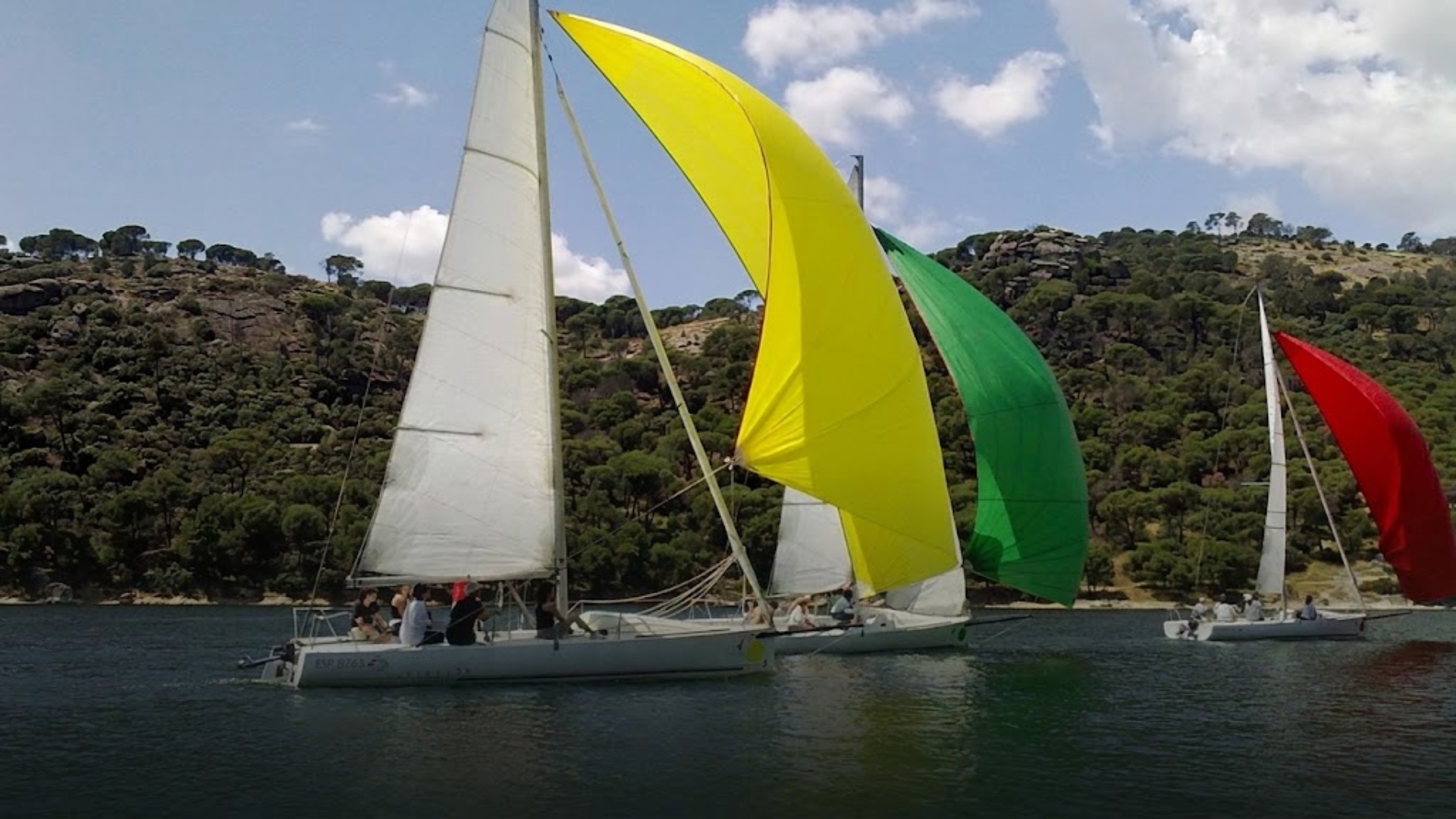 Regata de vela y actividades de agua para empresas en Madrid