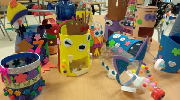 Taller de manualidades recicladas para fiestas de fin de curso escolares