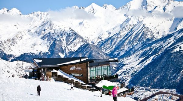 Clases de esquí por niveles para grupos escolares en Formigal