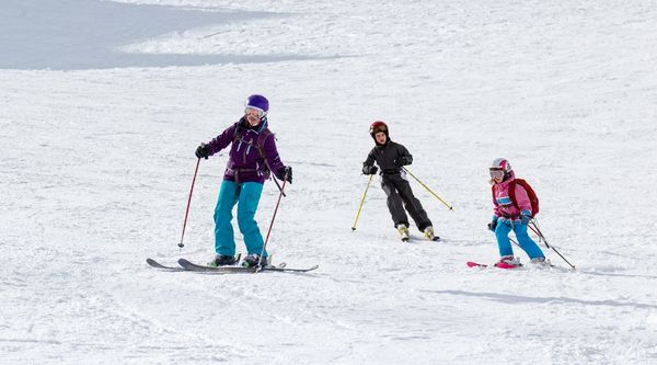 Excursión escolar a la nieve en la estación de Formigal