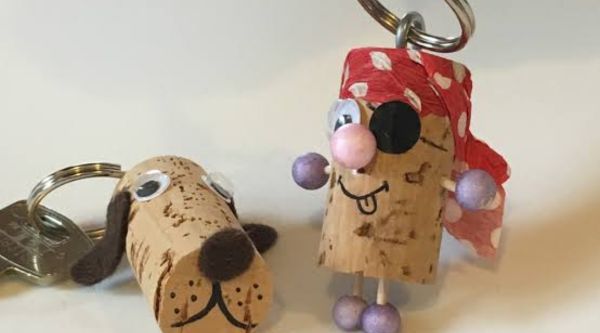 Llaveros personalizados como taller de fin de curso en colegios