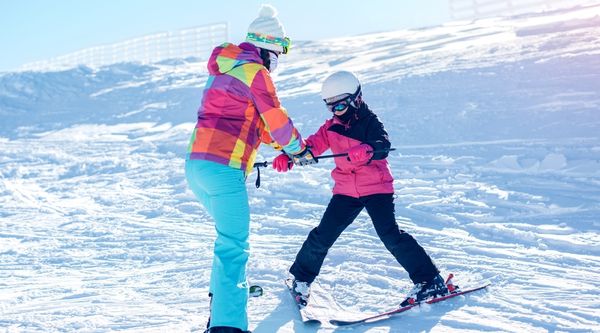 Alumnos de un colegio en un viaje de nieve a Sierra Nevada