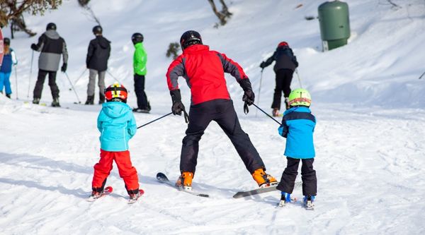 Grupo escolar en un viaje de esquí a Astún