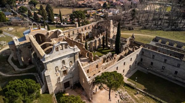 Vista aérea del Monasterio de Santa María la Real de Valdeiglesias, Pelayos de la Presa