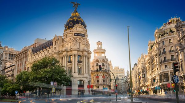 Edificio Metrópolis en la calle de Alcalá de Madrid